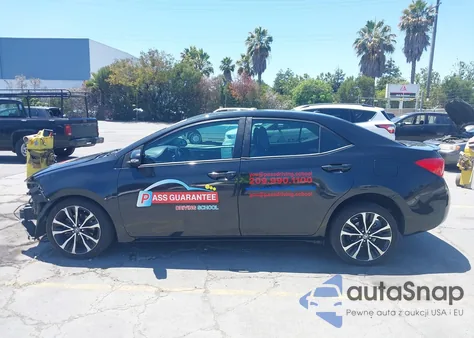 2017 Toyota Corolla Se z USA, uszkodzony, nr VIN 5YFBURHE6HP679565